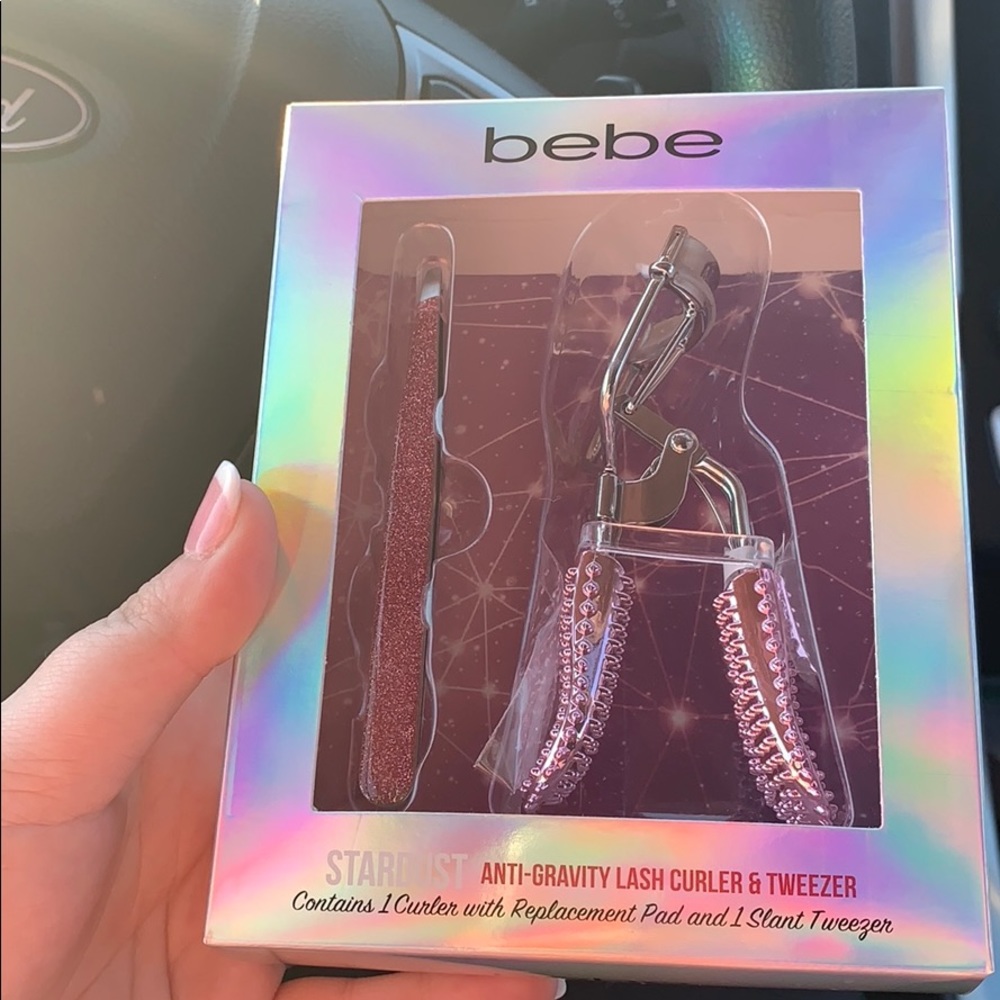 Eyelash curler and tweezer set